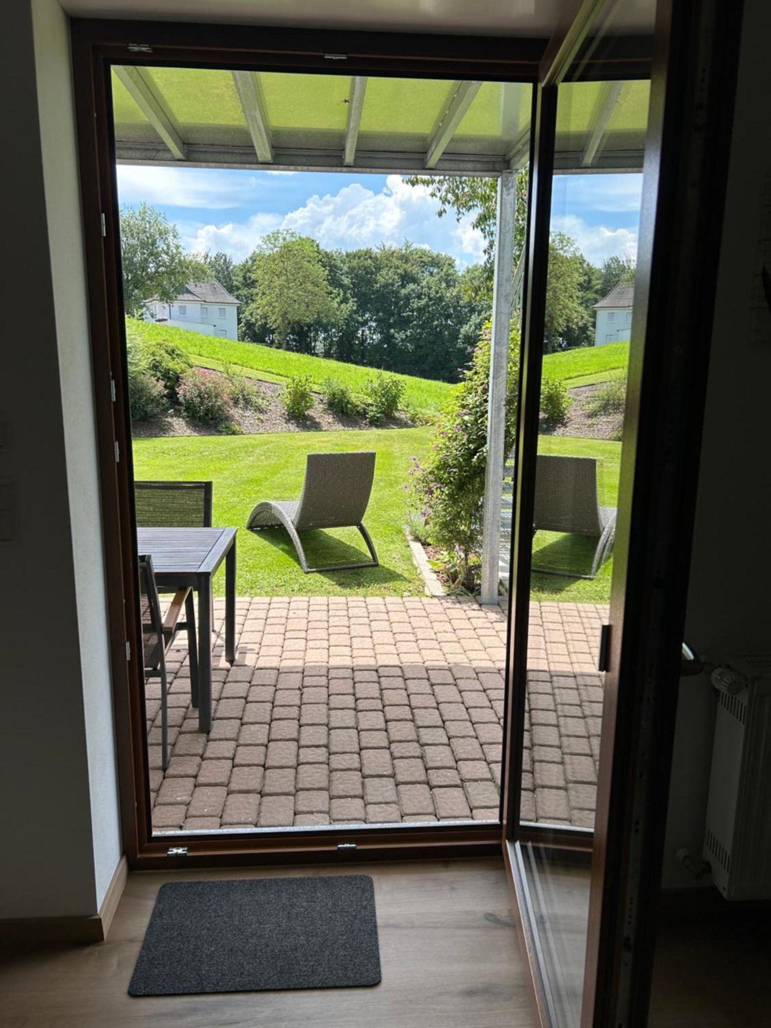Ruhige Ferienwohnung Mit Terrasse Fuer 2 Personen Фоенштраус Екстер'єр фото