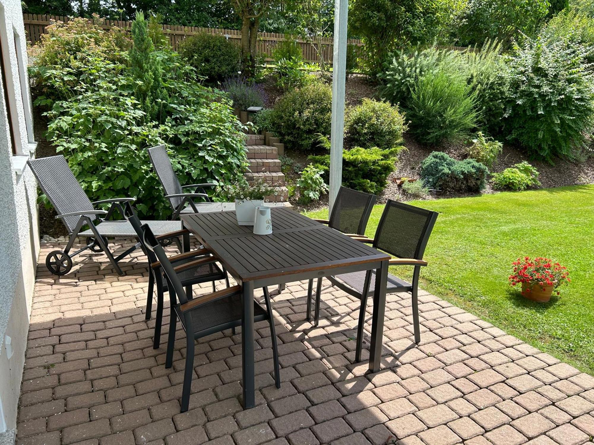 Ruhige Ferienwohnung Mit Terrasse Fuer 2 Personen Фоенштраус Екстер'єр фото