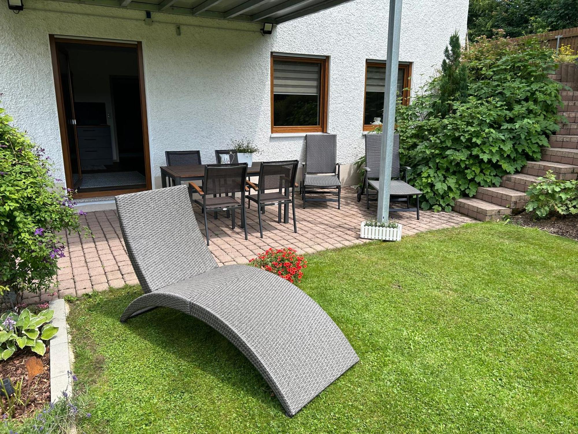 Ruhige Ferienwohnung Mit Terrasse Fuer 2 Personen Фоенштраус Екстер'єр фото