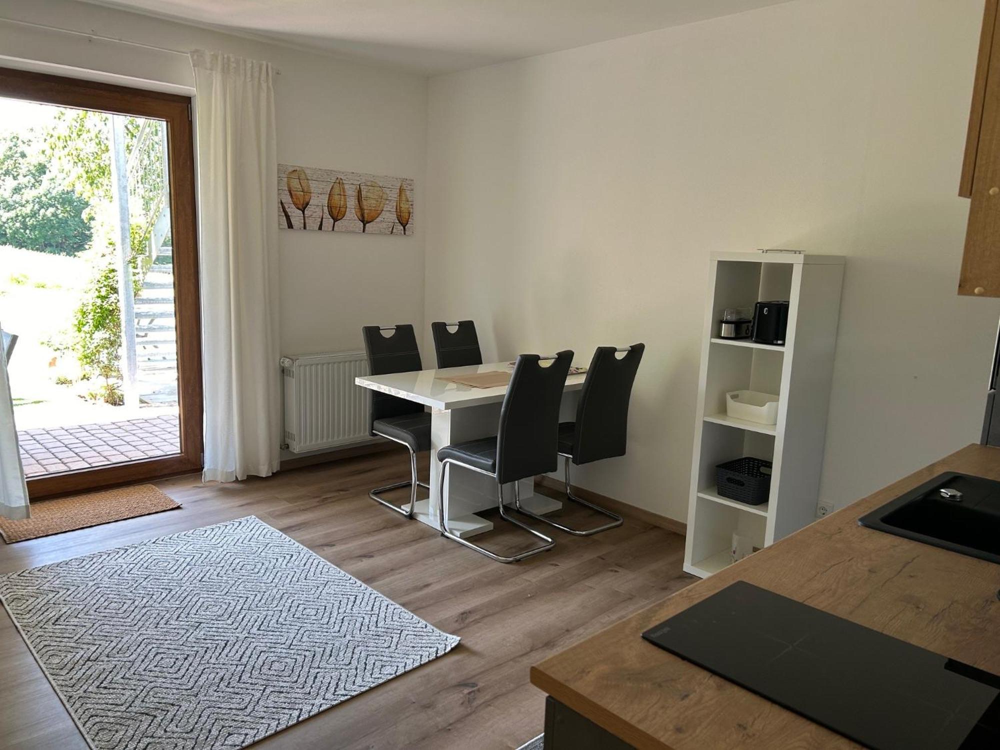 Ruhige Ferienwohnung Mit Terrasse Fuer 2 Personen Фоенштраус Екстер'єр фото