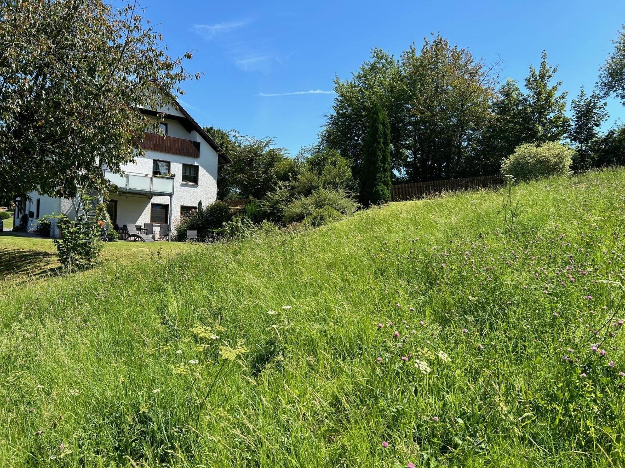 Ruhige Ferienwohnung Mit Terrasse Fuer 2 Personen Фоенштраус Екстер'єр фото